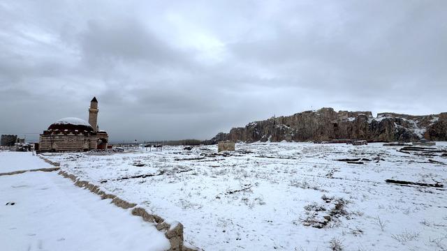 Van, Hakkari, Bitlis ve Muş'ta 317 yerleşim yerine ulaşım sağlanamıyor