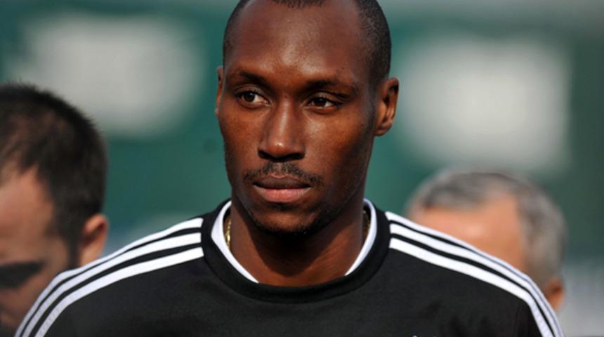 Atiba Hutchinson imzaya kaldı