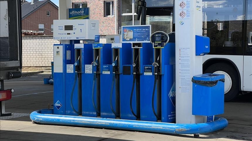 Petrol fiyatlarındaki y&uuml;kseliş Almanya&rsquo;da ulaşım maliyetlerini artırdı