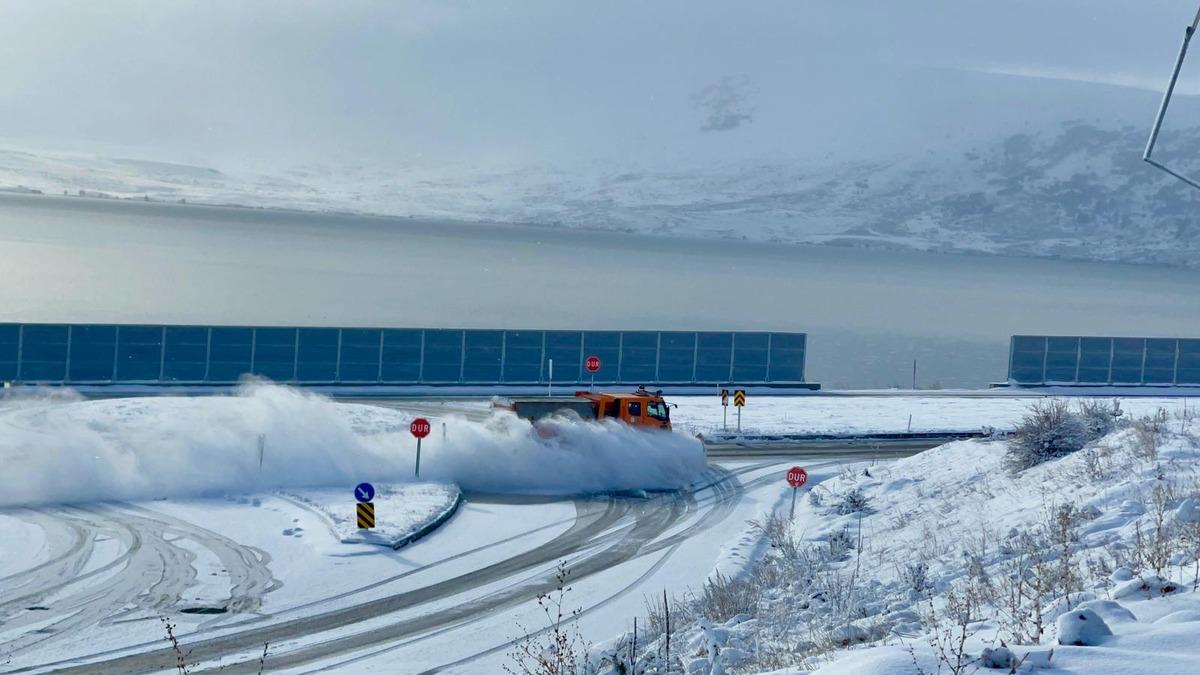 Nisan ortasında T&uuml;rkiye den kar manzaraları! Bir&ccedil;ok il beyaza b&uuml;r&uuml;nd&uuml; 13
