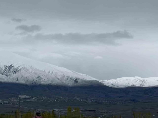 Iğdır Ovası&rsquo;nı &ccedil;evreleyen sıra dağlar yeniden beyaza b&uuml;r&uuml;nd&uuml; 2