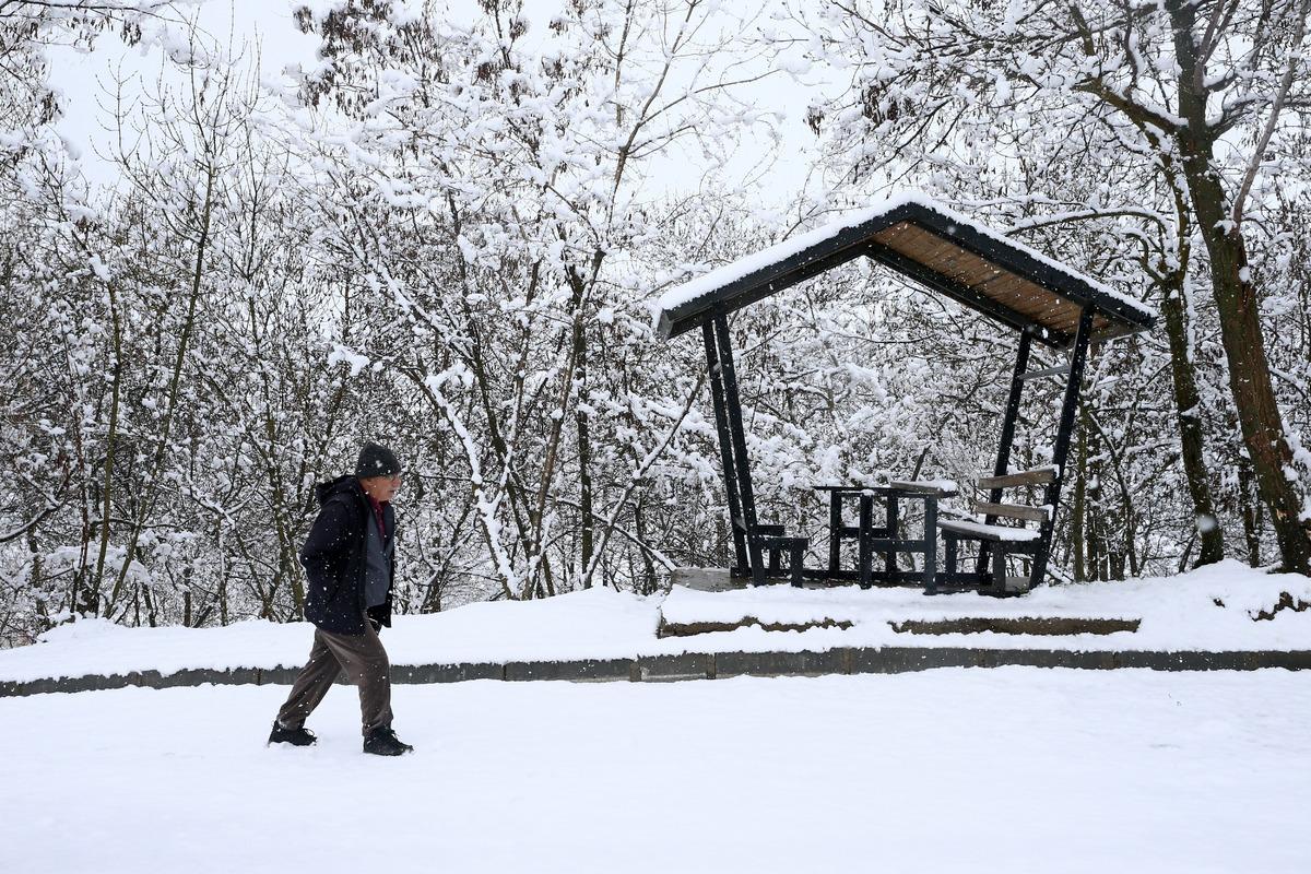 Nisan ortasında T&uuml;rkiye den kar manzaraları! Bir&ccedil;ok il beyaza b&uuml;r&uuml;nd&uuml; 15