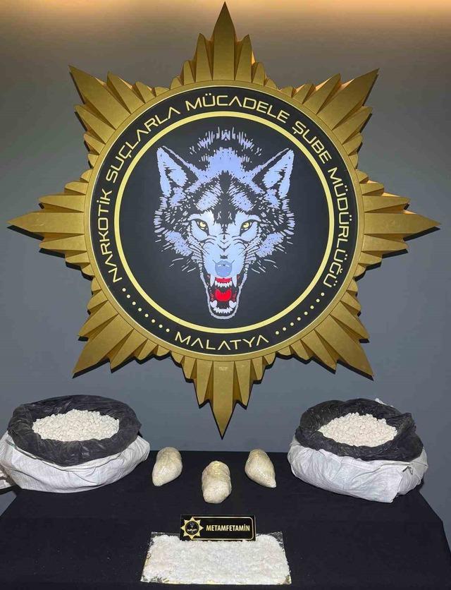 Şeker &ccedil;uvallarından 3 kilo uyuşturucu &ccedil;ıktı 1