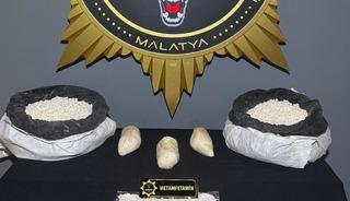 Şeker &ccedil;uvallarından 3 kilo uyuşturucu &ccedil;ıktı