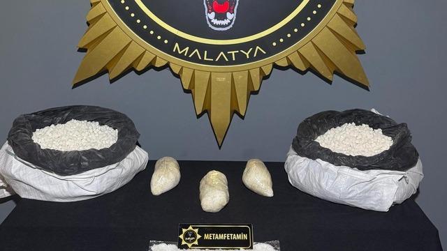 Şeker çuvallarından 3 kilo uyuşturucu çıktı