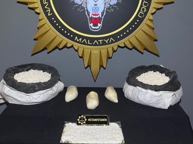 Şeker &ccedil;uvallarından 3 kilo uyuşturucu &ccedil;ıktı