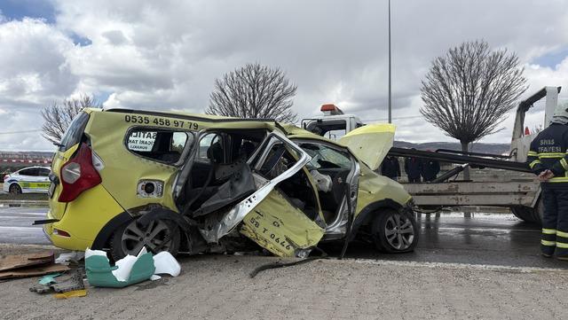 Sivas ta trafik kazasında yaralanan 4 &uuml; futbolcu 5 kişinin tedavisi s&uuml;r&uuml;yor 5