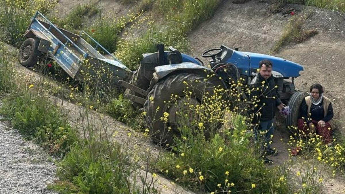 Turgutlu’da ön lastiği fırlayan traktör takla attı: 2 yaralı
