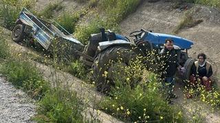 Turgutlu’da ön lastiği fırlayan traktör takla attı: 2 yaralı