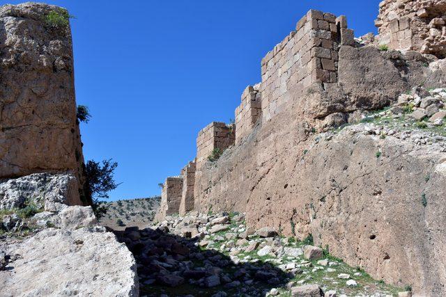 Tarihi Rabat Kalesi, kaderine terk edildi