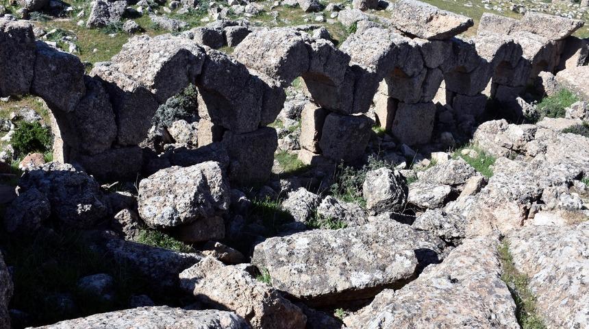 Tarihi Rabat Kalesi, kaderine terk edildi