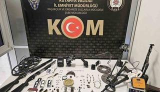 K&uuml;tahya&rsquo;da tarihi eser ka&ccedil;ak&ccedil;ılığı operasyonu