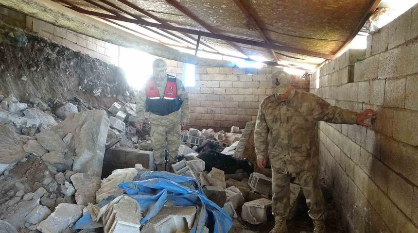 Kilis&rsquo;te toprak kayması: Ahır &ccedil;&ouml;kt&uuml;, 40 hayvan telef oldu