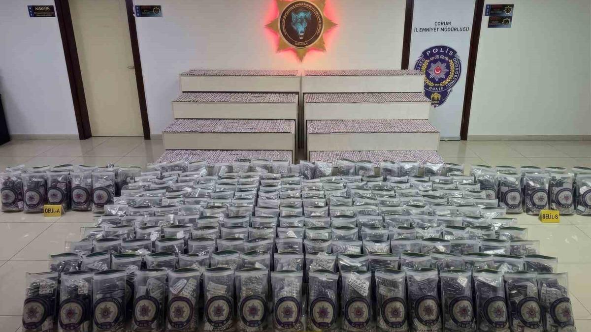 Çorum polisinden uyuşturucu sevkiyatına darbe: Binlerce hap ele geçirildi