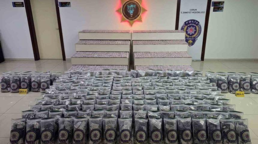 &Ccedil;orum polisinden uyuşturucu sevkiyatına darbe: Binlerce hap ele ge&ccedil;irildi