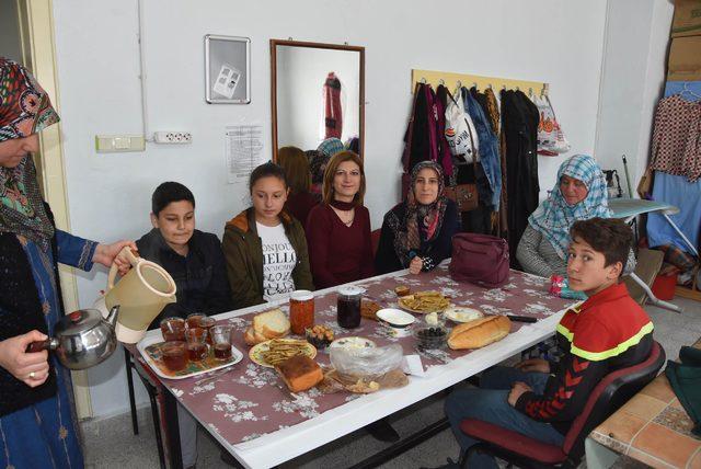 Kadın kursiyerlerin lokumlarını yiyen öğrenciler, not bıraktı