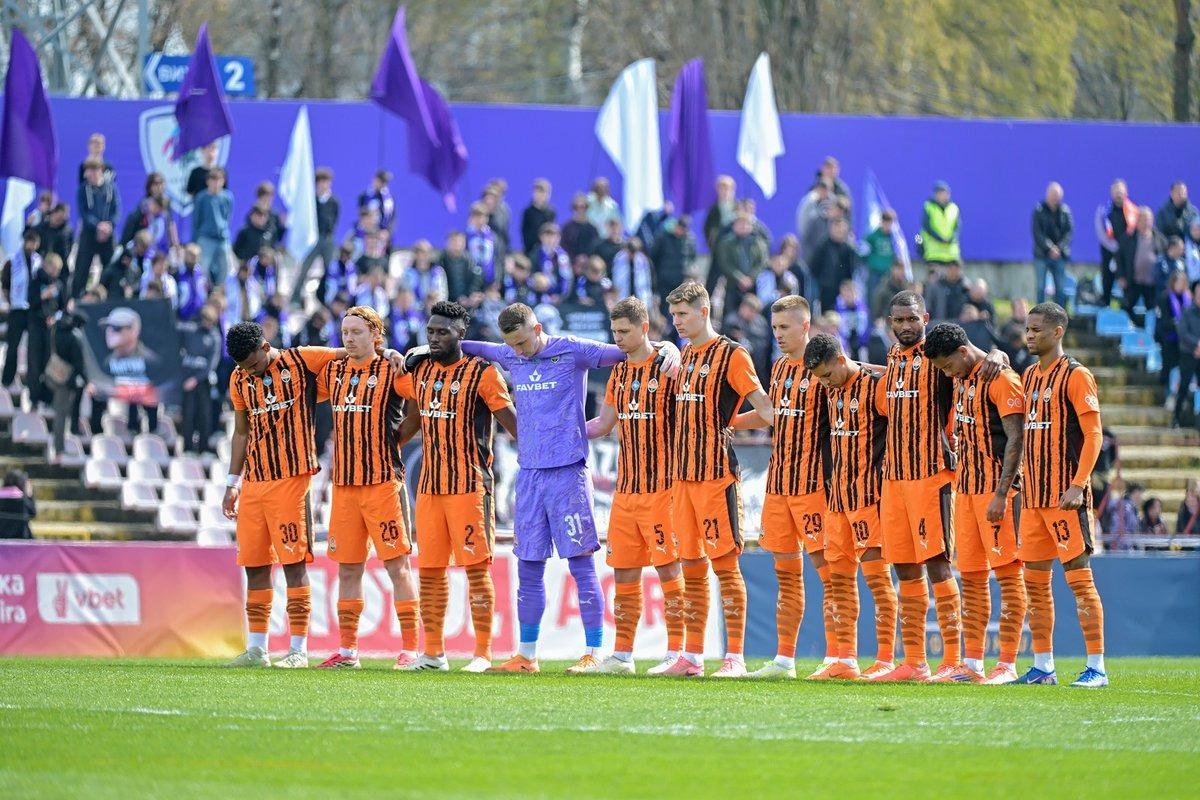 Bir anda sirenler &ccedil;aldı! Arda Turan ın ma&ccedil;ında hava saldırısı alarmı: Karşılaşma durdu 1