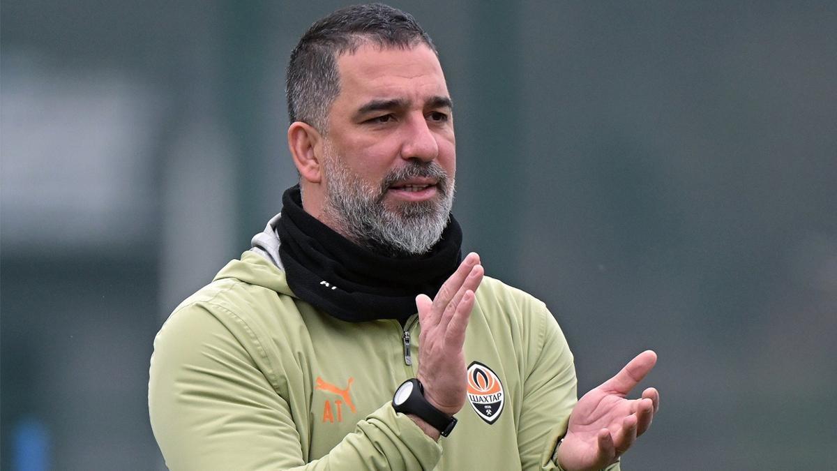 Bir anda sirenler &ccedil;aldı! Arda Turan ın ma&ccedil;ında hava saldırısı alarmı: Karşılaşma durdu 2