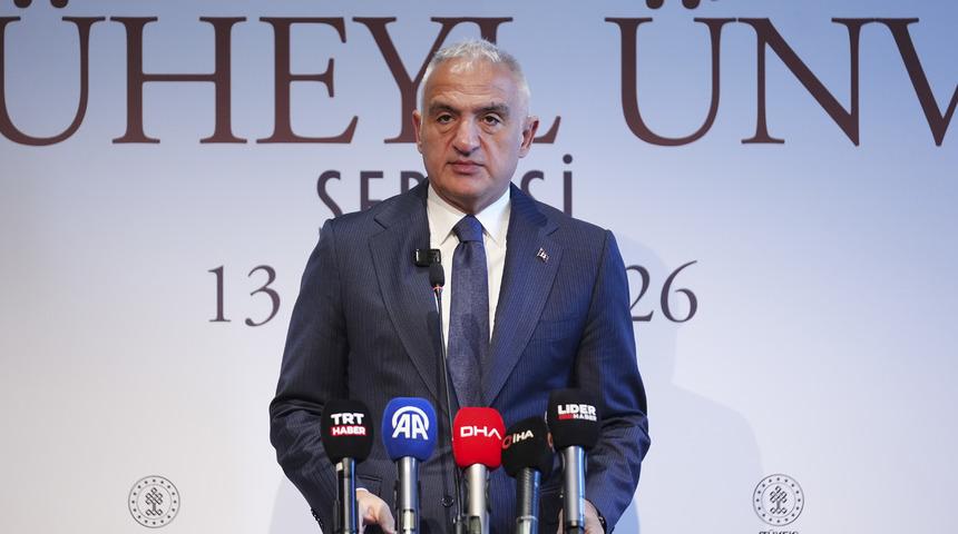 Bakan Ersoy'dan 'S&uuml;heyl &Uuml;nver' s&ouml;zleri! "Tarihimize, k&uuml;lt&uuml;r&uuml;m&uuml;ze ve sanatımıza kattığı değerin kıymeti &ouml;l&ccedil;&uuml;lemez"