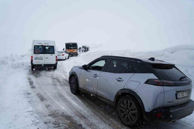 Muş’ta kar ve tipi: Mahsur kalan 50 kişi kurtarıldı 4