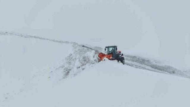 Muş’ta kar ve tipi: Mahsur kalan 50 kişi kurtarıldı 3