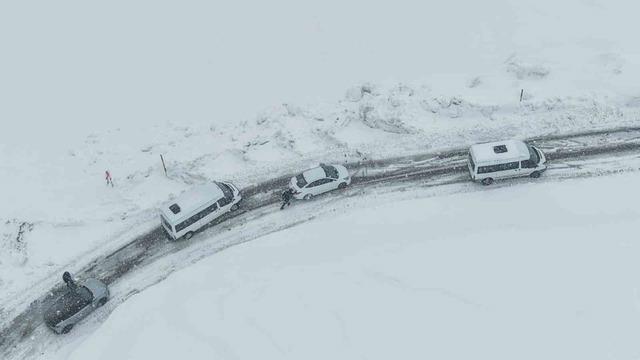 Muş’ta kar ve tipi: Mahsur kalan 50 kişi kurtarıldı