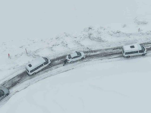 Muş&rsquo;ta kar ve tipi: Mahsur kalan 50 kişi kurtarıldı