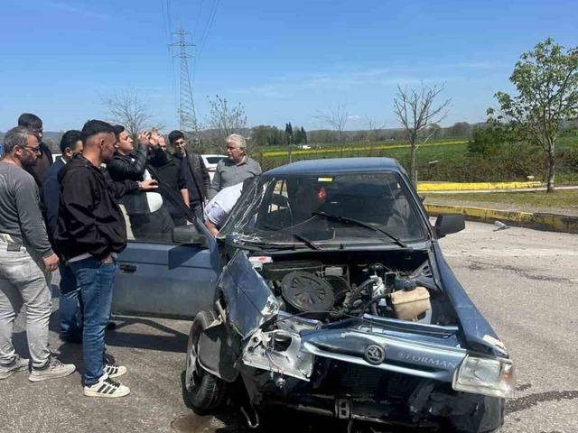 Otomobil ile otob&uuml;s &ccedil;arpıştı: 1 yaralı