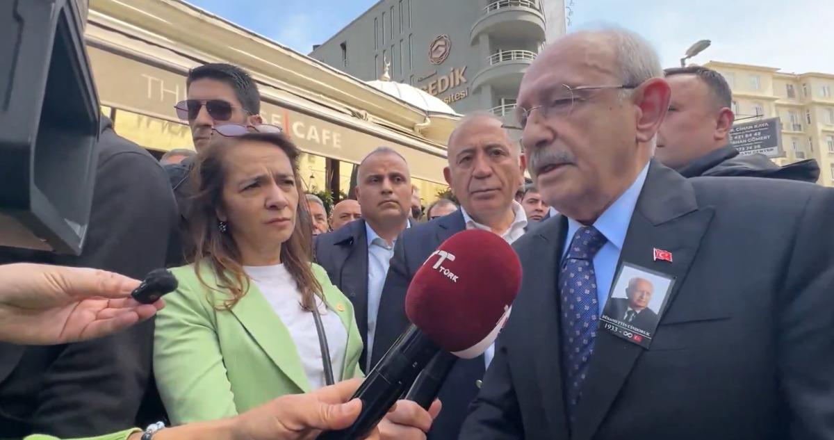 Dip dibe gelip selamlaşmadılar: Cenazede &Ouml;zel ile Kılı&ccedil;daroğlu arasında soğuk r&uuml;zgarlar 4
