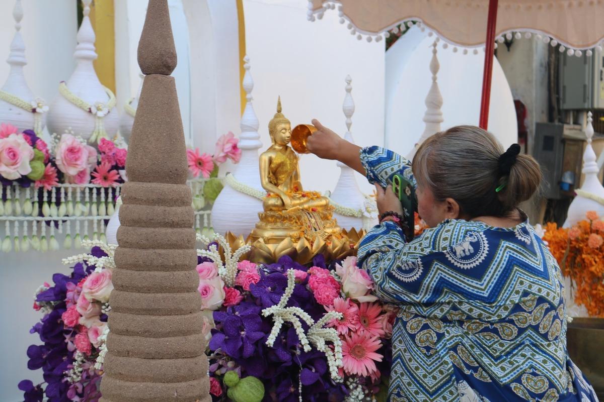 Tayland ın en b&uuml;y&uuml;k bayramı başladı: Songkran Su Festivali nedir? 6