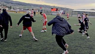 Ma&ccedil; sonunda saha i&ccedil;i bir anda ringe d&ouml;nd&uuml;