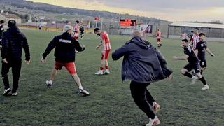 Maç sonunda saha içi bir anda ringe döndü