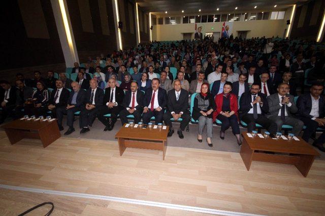 Beyşehir’de Cumhurbaşkanlığı Yönetim Sistemi konulu konferans