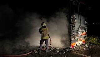 Mardin'de seyir halindeki tırın dorsesinde &ccedil;ıkan yangın s&ouml;nd&uuml;r&uuml;ld&uuml;