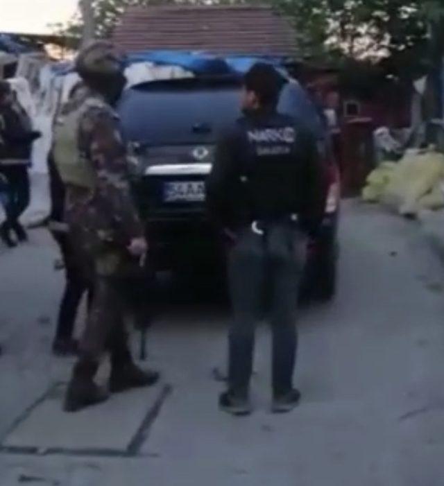 Sakarya’da sokak satıcılarına operasyon: 18 gözaltı