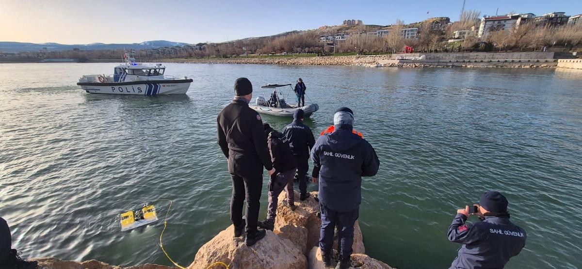 Van Gölü’nde kaybolan Boran Öner den acı haber geldi: Cansız bedeni bulundu! 5