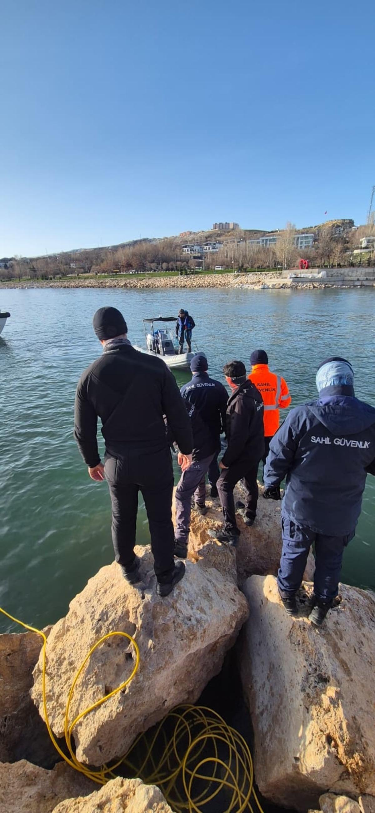 Van Gölü’nde kaybolan Boran Öner den acı haber geldi: Cansız bedeni bulundu! 4
