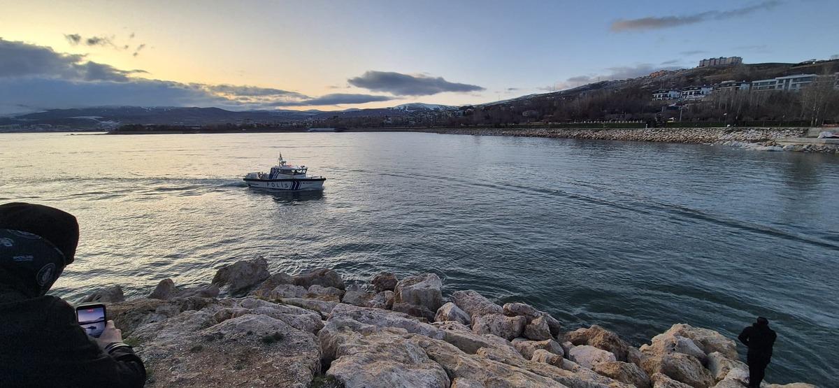 Van Gölü’nde kaybolan Boran Öner den acı haber geldi: Cansız bedeni bulundu! 3