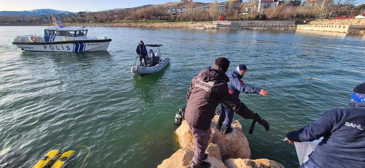 Van Gölü’nde kaybolan Boran Öner den acı haber geldi: Cansız bedeni bulundu! 2
