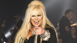 Sağlık sorunları yaşıyordu! Zerrin Özer uzun süre sonra görüntülendi