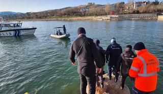 Van G&ouml;l&uuml;&rsquo;nde kaybolan Boran &Ouml;ner'den acı haber