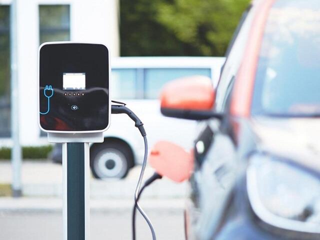 Avrupa'da yeni tablo: Akaryakıtta artışla elektrikli ara&ccedil; satışında rekor