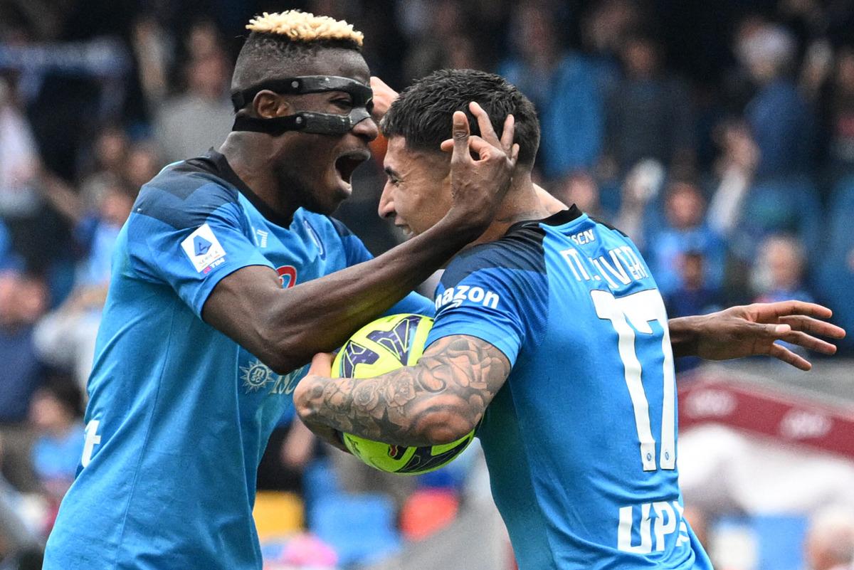 Sağlık kontrolüne bile girmişti! Galatasaray Osimhen in eski takım arkadaşını getiriyor 4