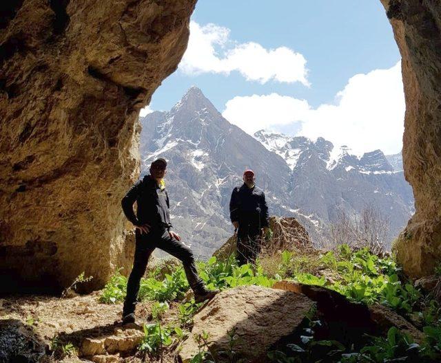 Hakkarili dağcılar Çiçek Vadisine ziyaret