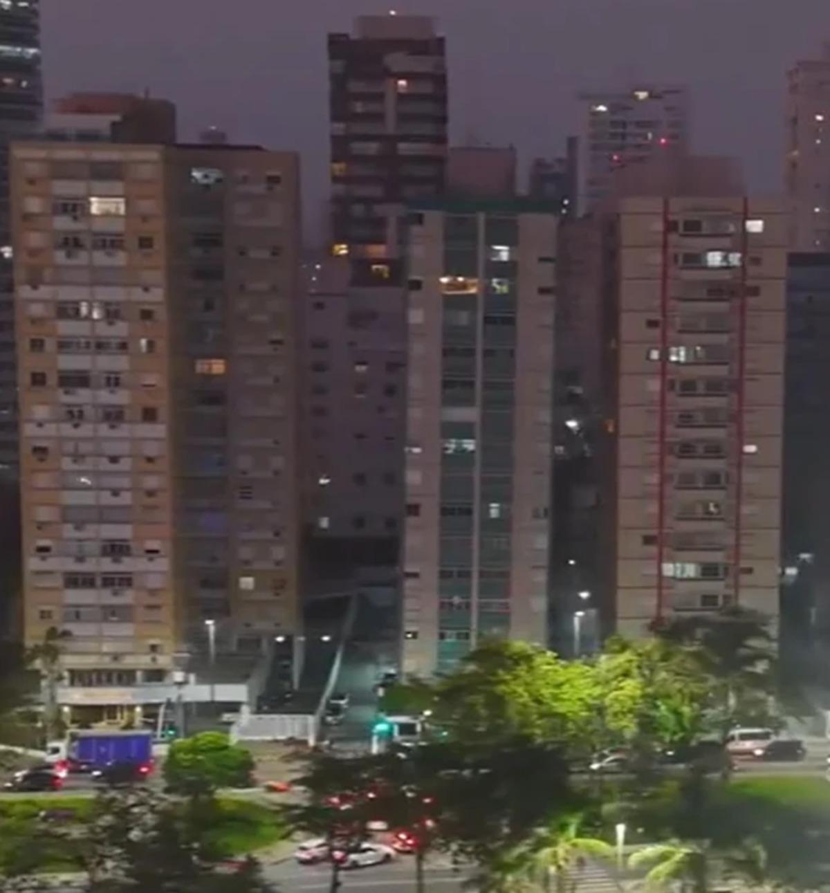 Dünyaca ünlü şehirde alarm! Gökdelenler yan yatıyor, dev tahliye gündemde! 1