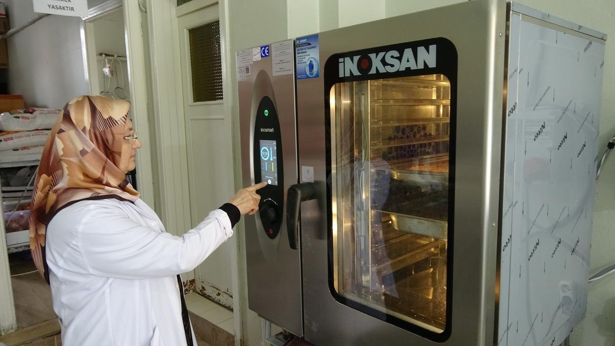 Misafirlerine yaptığı yemek hayatını değiştirdi! 55 yaşındaki kadın siparişlere yetişemiyor 1