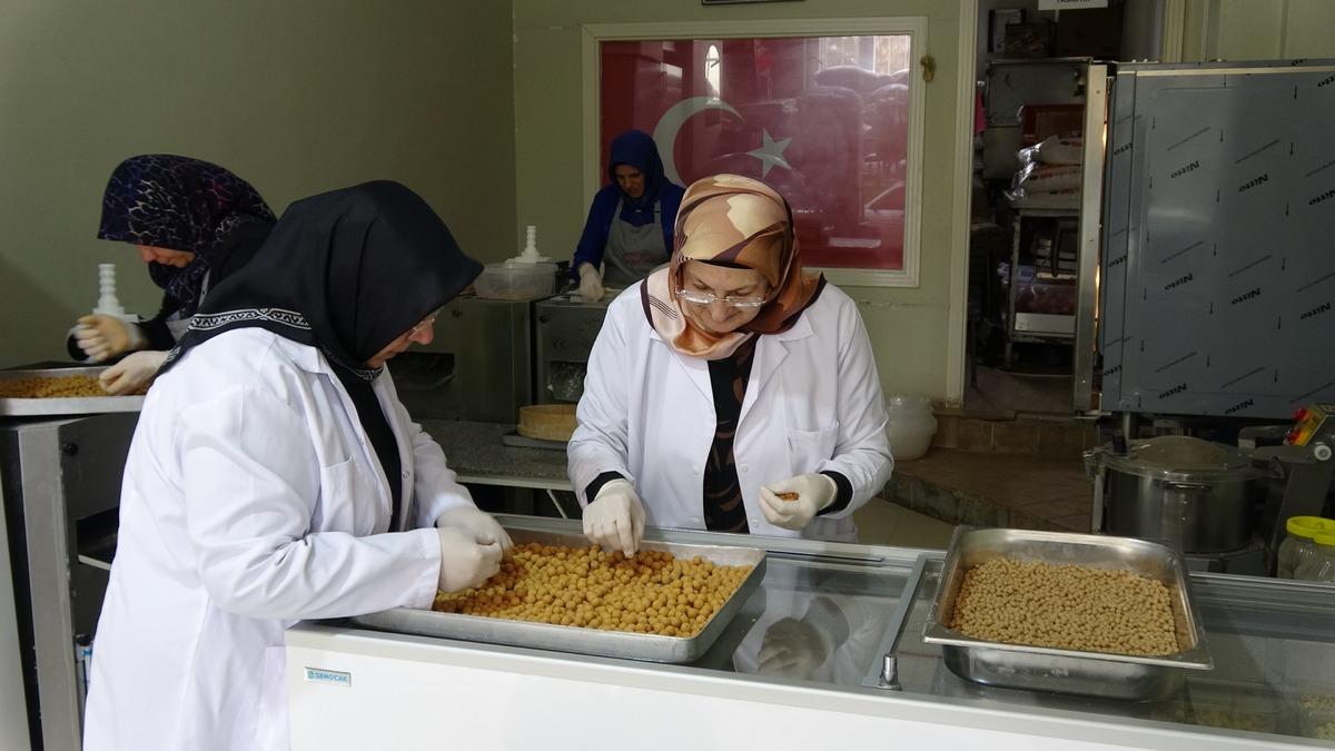 Misafirlerine yaptığı yemek hayatını değiştirdi! 55 yaşındaki kadın siparişlere yetişemiyor 2