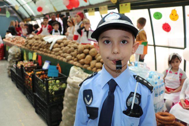 Anasınıfı öğrencileri, pazar esnafı ve zabıta oldu