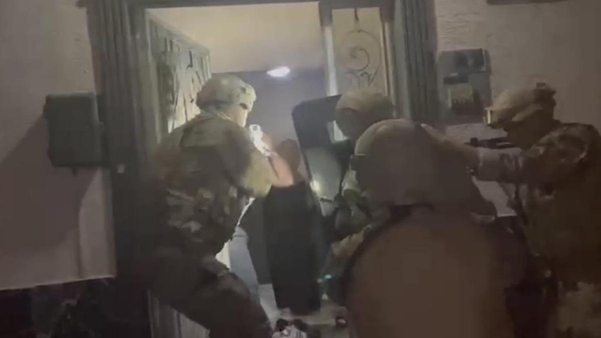 Suç örgütlerine operasyon! Kurye kılığında girip iş insanını silahla alıkoydular 3