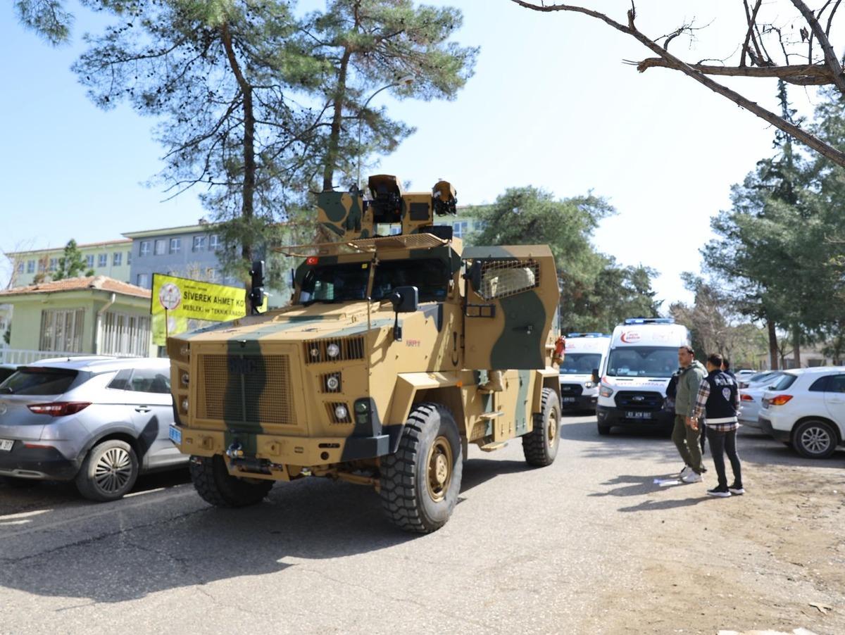 Son dakika | Sosyal medyadaki tehdidi ortaya &ccedil;ıktı! Şanlıurfa da lisede ter&ouml;r estirip intihar etti: 16 yaralı 7